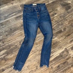 Madewell 10” high rise skinny button up raw hem 26